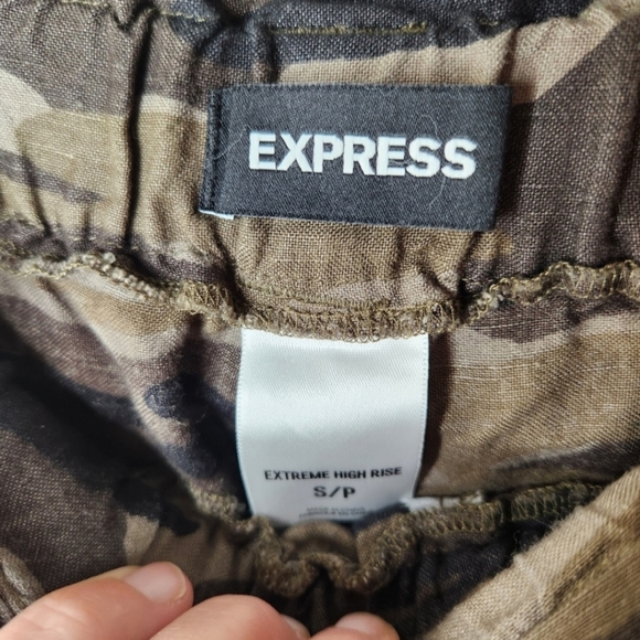 Express small extreme high rise camo paperbag waist linen blend moto pants - Picture 4 of 5